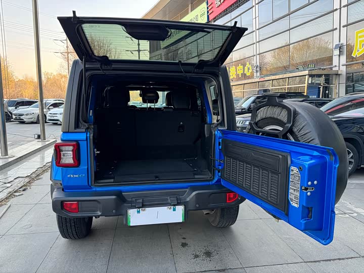 Фото 12 - Jeep Wrangler Hybrid