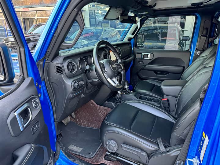 Фото 4 - Jeep Wrangler Hybrid