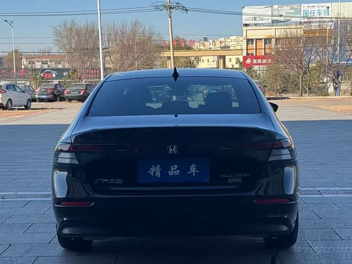 Фото 8 - Honda Accord