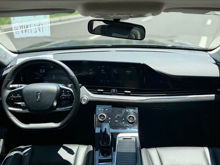 Фото 10 - Bestune B70