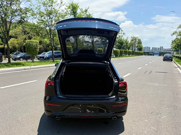 Фото 11 - Bestune B70