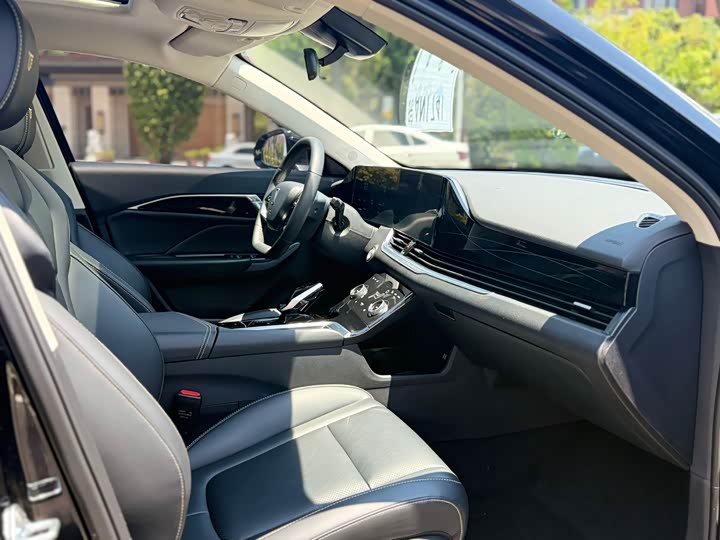 Фото 13 - Bestune B70