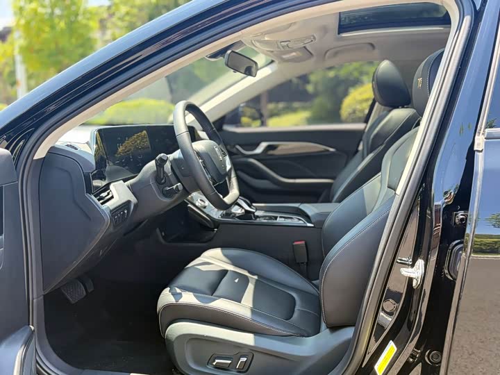 Фото 8 - Bestune B70