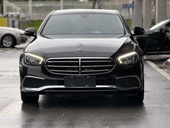 Фото 1 - Mercedes-Benz E-Class