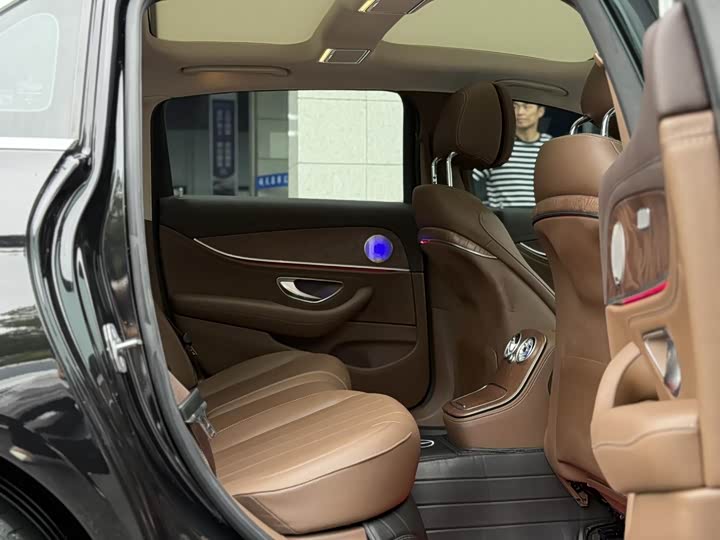 Фото 12 - Mercedes-Benz E-Class