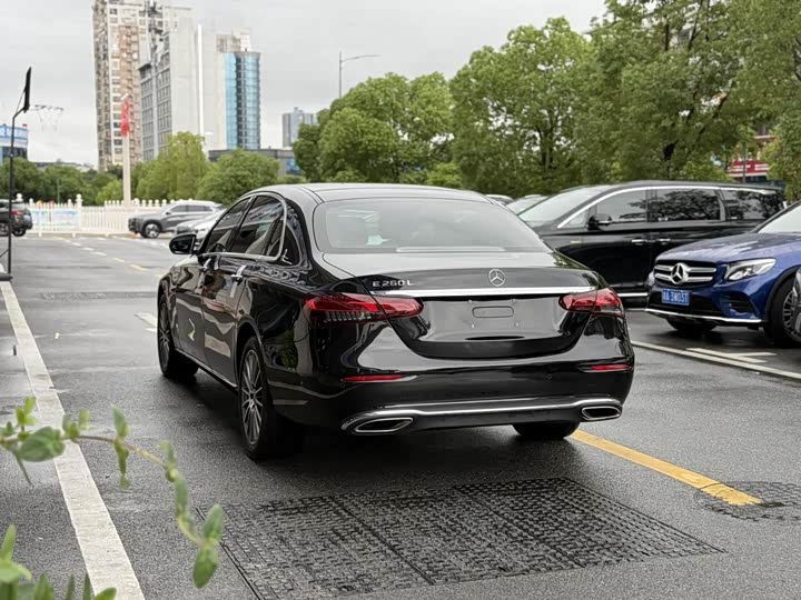 Фото 13 - Mercedes-Benz E-Class