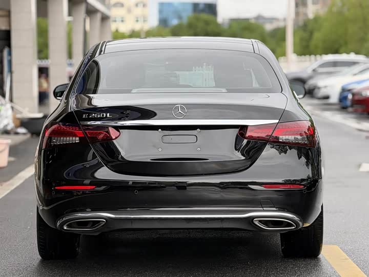 Фото 14 - Mercedes-Benz E-Class