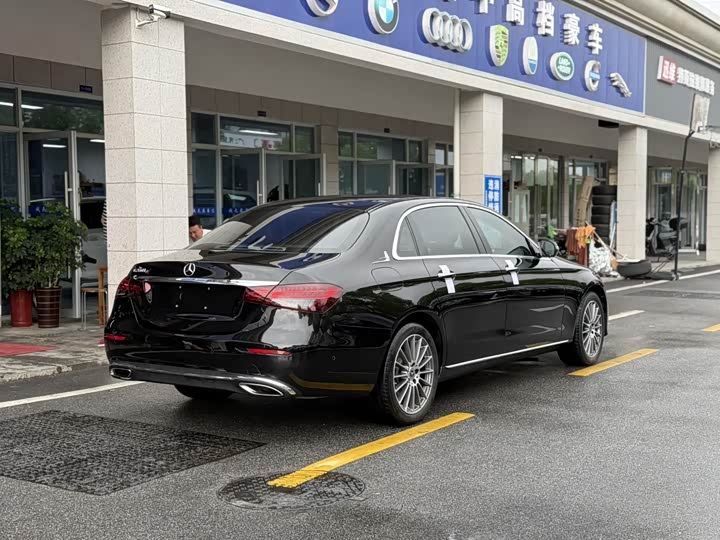 Фото 16 - Mercedes-Benz E-Class