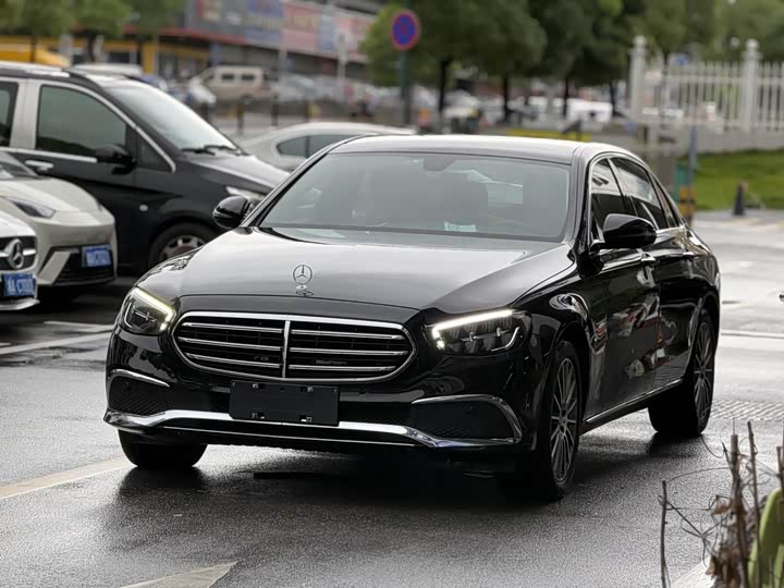 Фото 2 - Mercedes-Benz E-Class