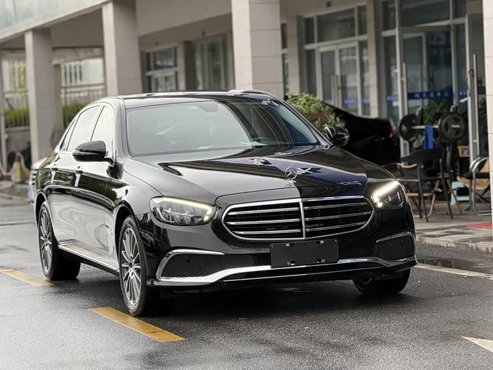 Фото 3 - Mercedes-Benz E-Class