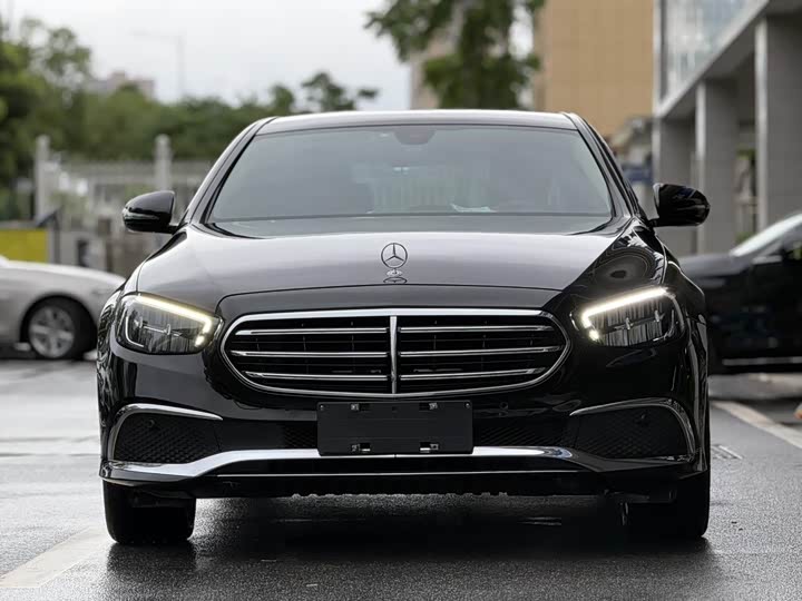 Фото 4 - Mercedes-Benz E-Class