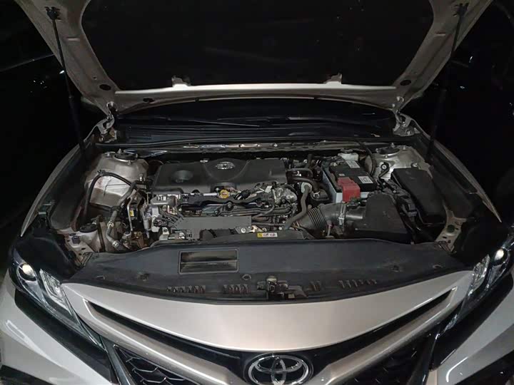 Фото 11 - Toyota Camry