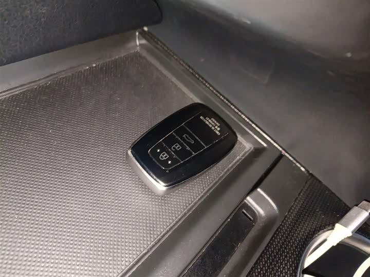 Фото 12 - Toyota Camry