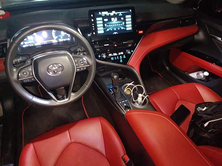 Фото 13 - Toyota Camry