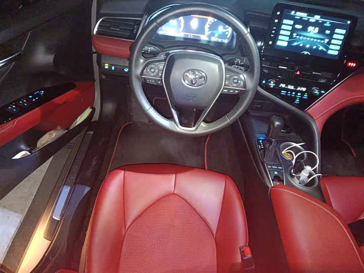 Фото 3 - Toyota Camry