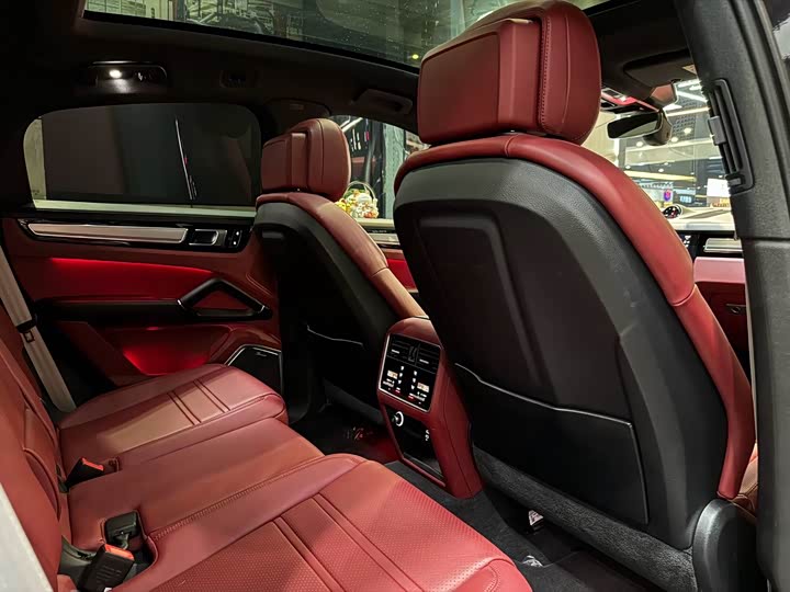 Фото 30 - Porsche Cayenne