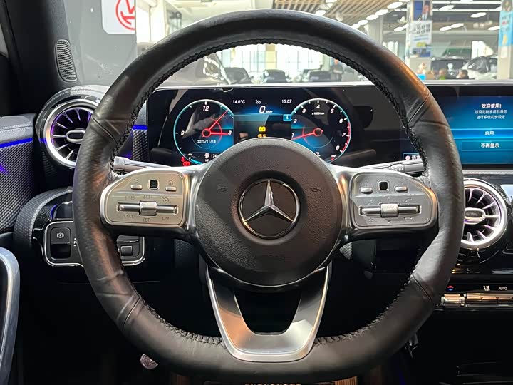 Фото 10 - Mercedes-Benz A-Class