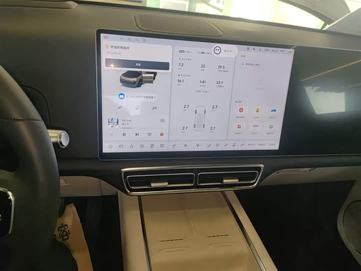 Фото 13 - LiXiang L8