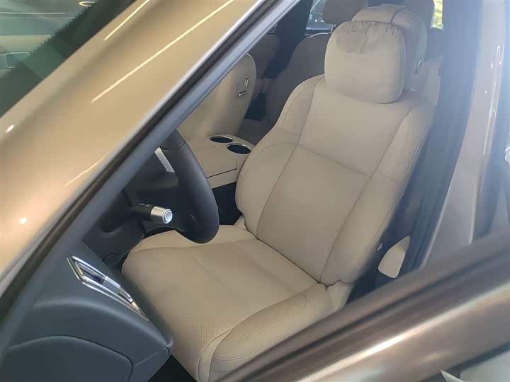 Фото 15 - LiXiang L8