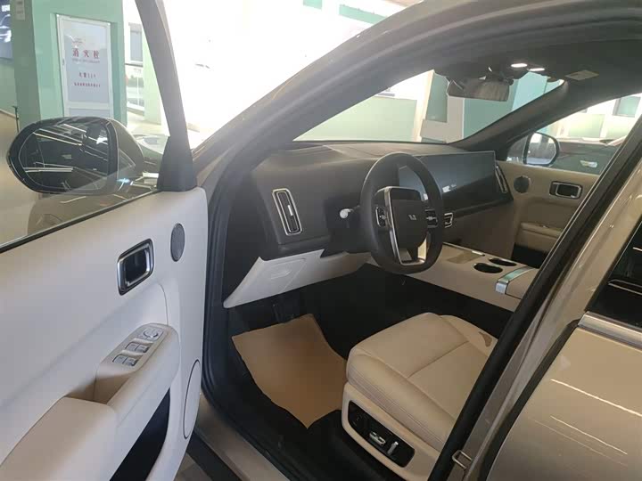 Фото 16 - LiXiang L8