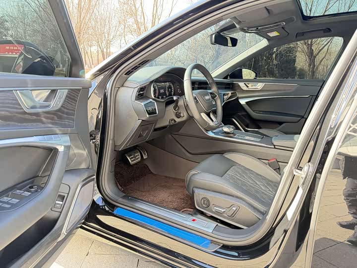 Фото 10 - Audi A6L