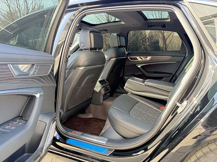 Фото 11 - Audi A6L