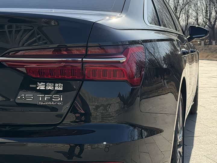 Фото 13 - Audi A6L