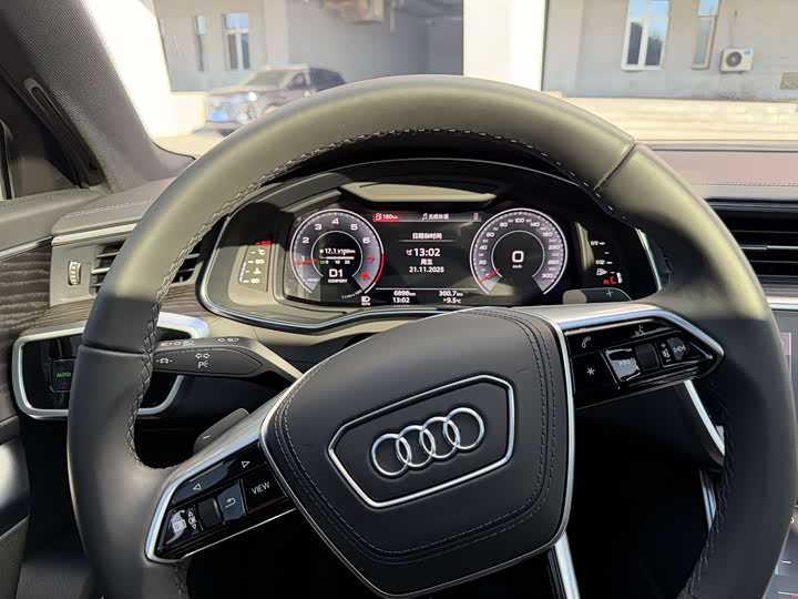 Фото 15 - Audi A6L