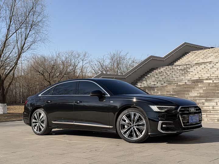 Фото 4 - Audi A6L