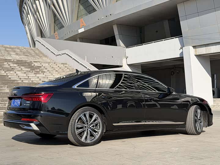 Фото 5 - Audi A6L