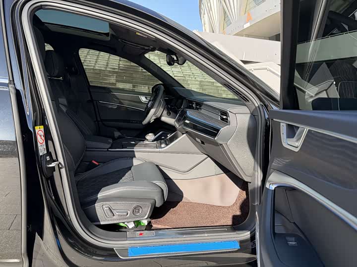 Фото 6 - Audi A6L