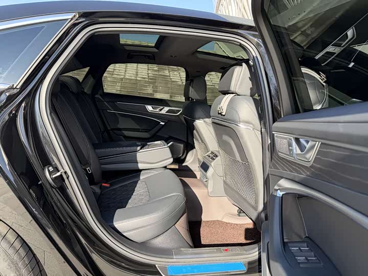 Фото 7 - Audi A6L