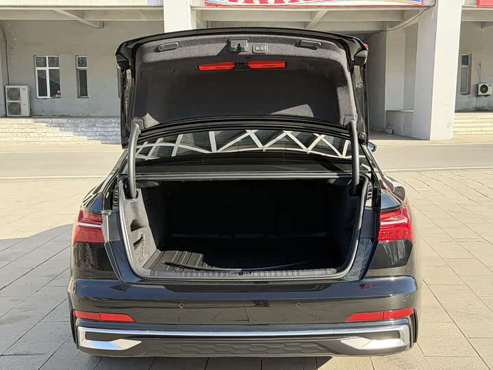 Фото 9 - Audi A6L