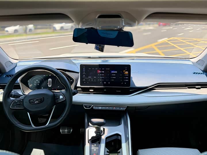 Фото 10 - Geely Preface