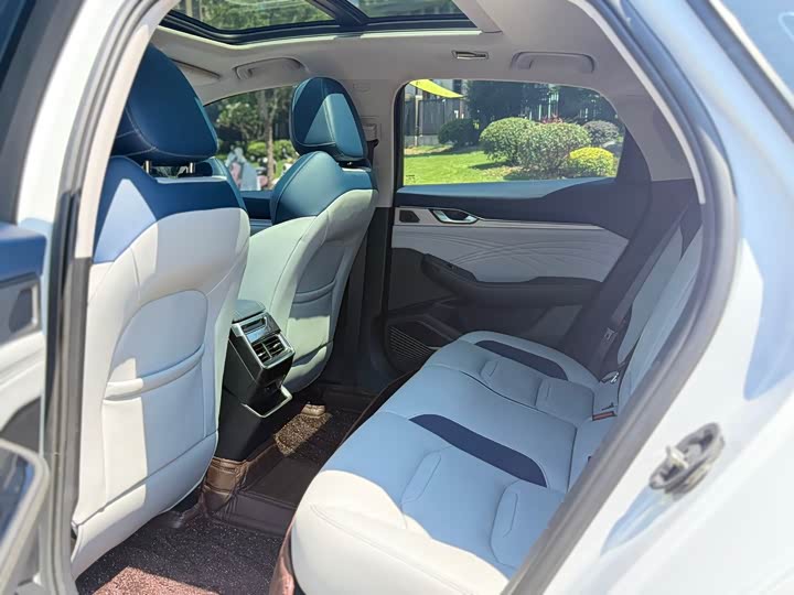 Фото 9 - Geely Preface