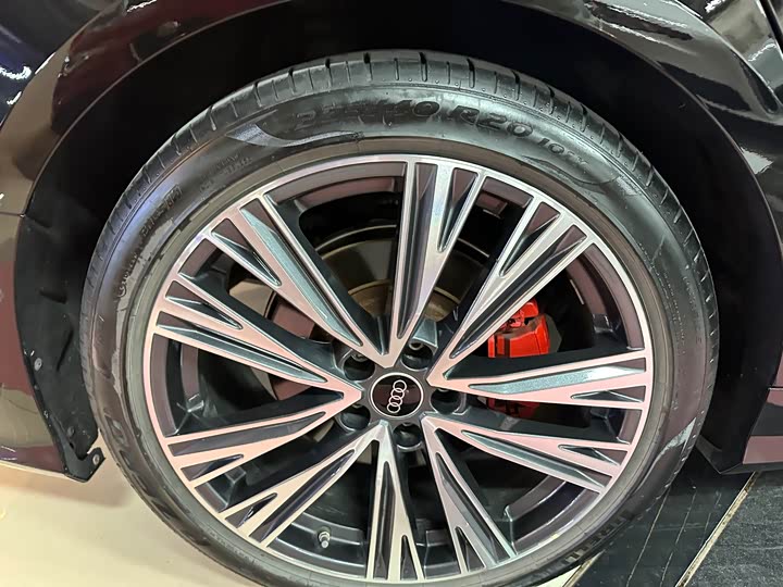 Фото 13 - Audi A6L