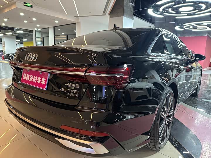 Фото 15 - Audi A6L