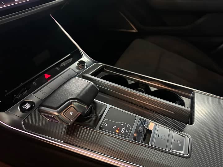Фото 6 - Audi A6L