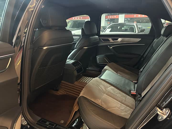 Фото 8 - Audi A6L