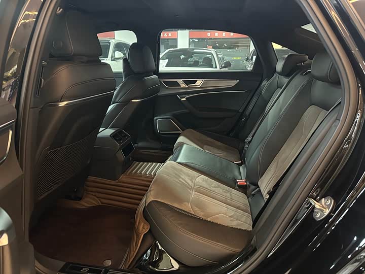 Фото 9 - Audi A6L