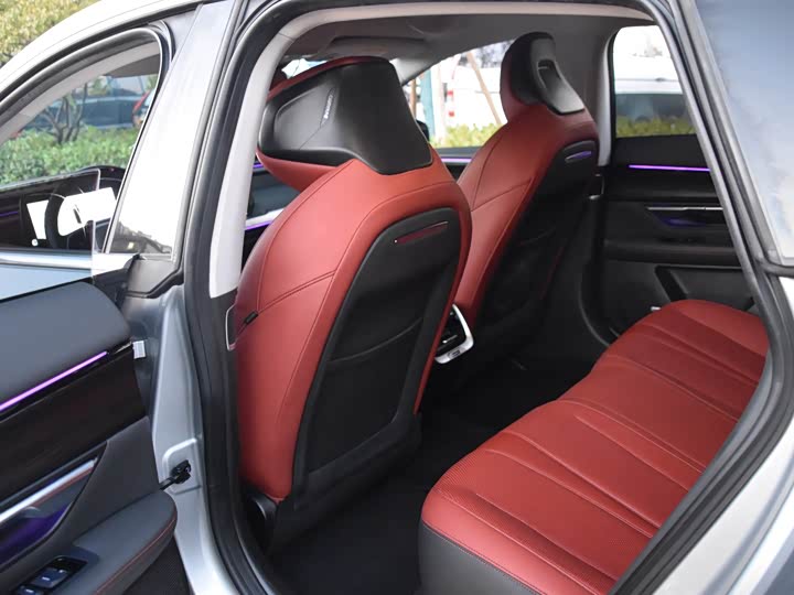 Фото 10 - XPeng P7