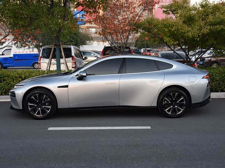 Фото 2 - XPeng P7