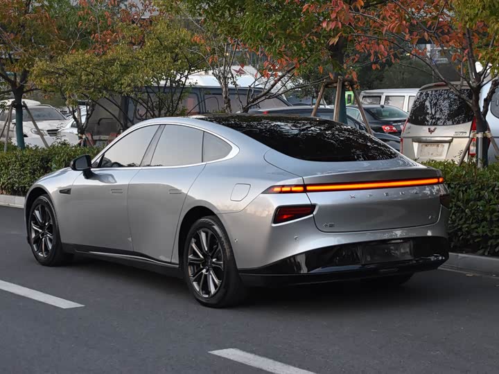 Фото 3 - XPeng P7