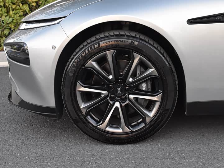 Фото 7 - XPeng P7