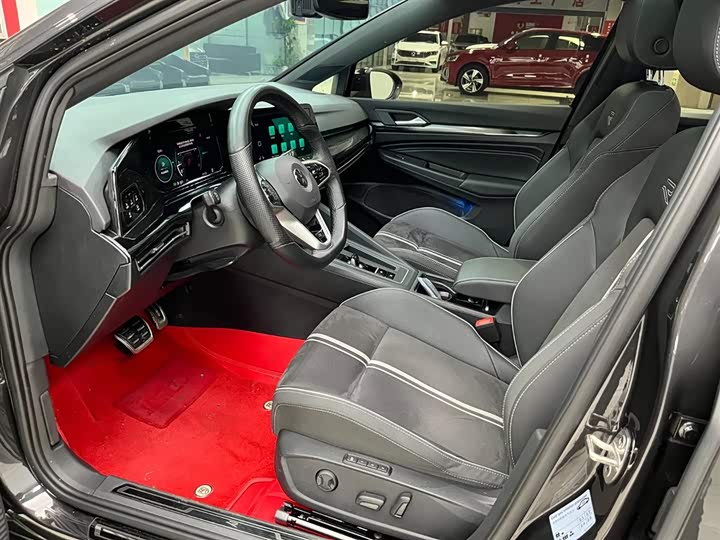 Фото 11 - Volkswagen Golf