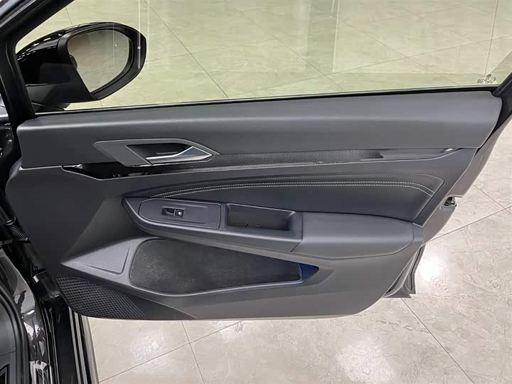 Фото 12 - Volkswagen Golf