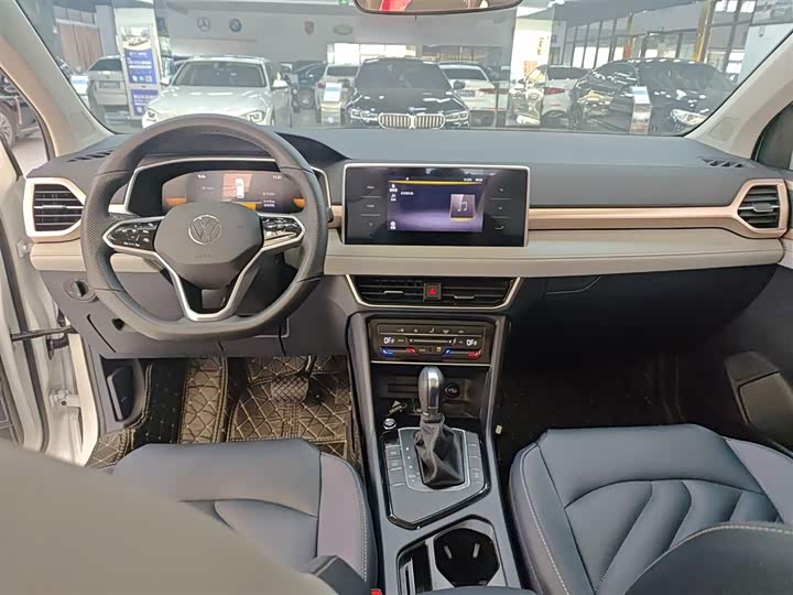 Фото 10 - Volkswagen Tharu