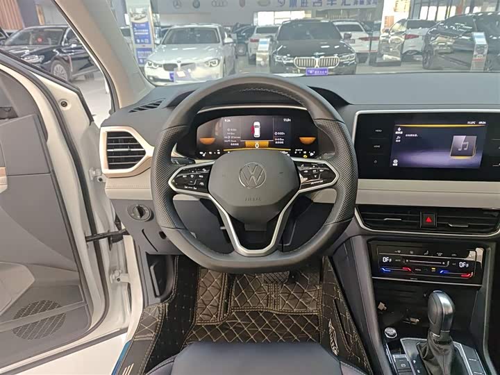 Фото 11 - Volkswagen Tharu