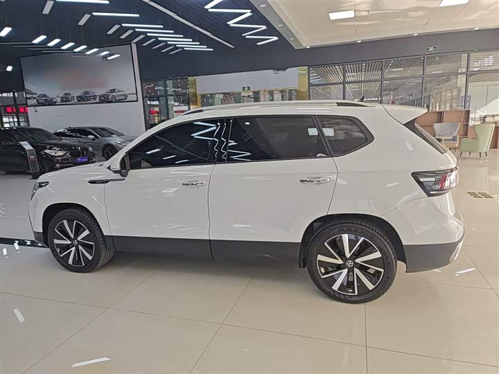 Фото 5 - Volkswagen Tharu