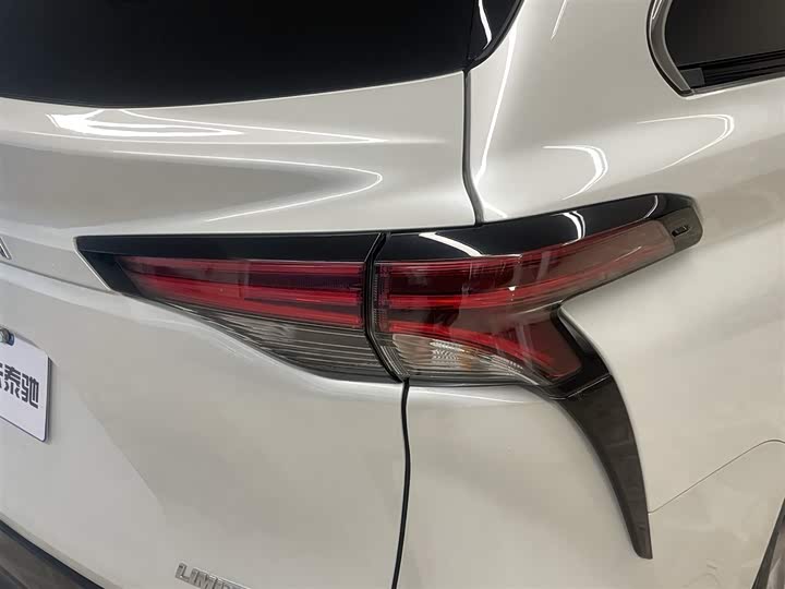 Фото 10 - Toyota Sienna